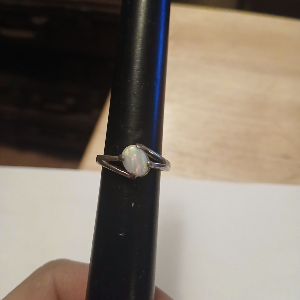 Stunning Sterling Silver Ring with Opal Gemstone